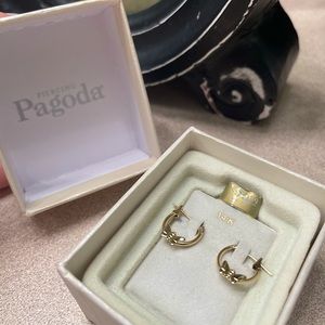 NWOT Piercing Pagoda Girl’s Butterfly Earrings